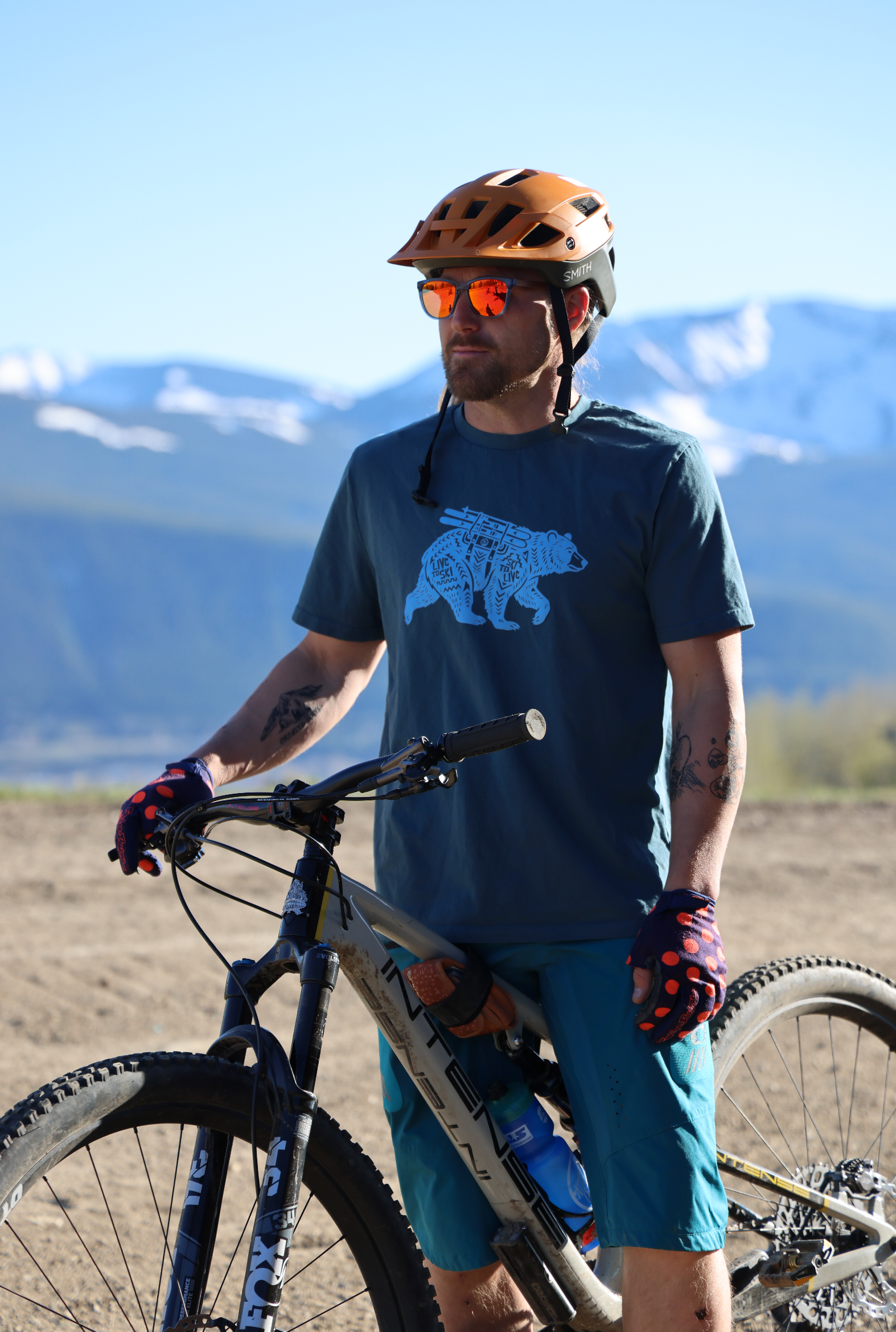 The Snowbear - Unisex organic ribbed neck t-shirt